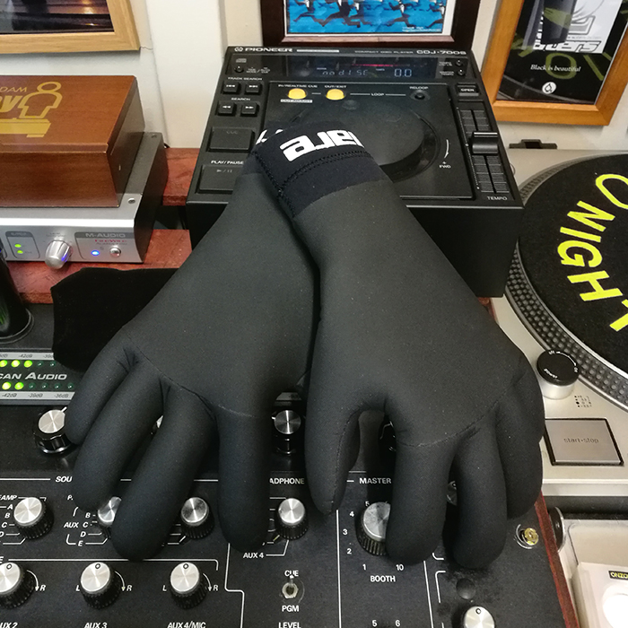 GLAREドライ対応グローブ最終入荷