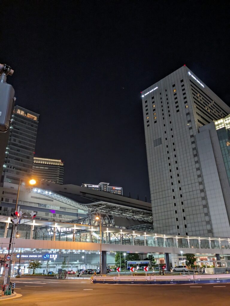 夜の大阪駅