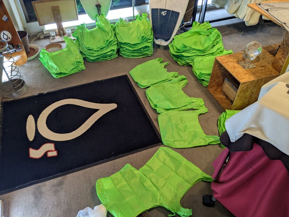 ビーチクリーンカップの記念品の準備...たいへん...